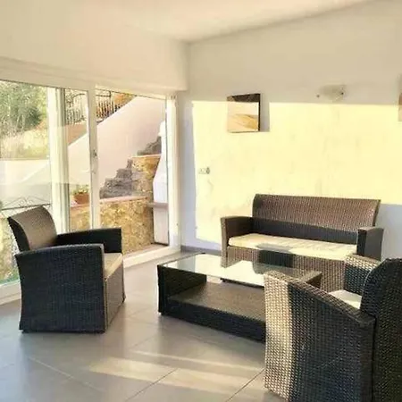Апартаменты Amplio Con Jardin En Almadrava